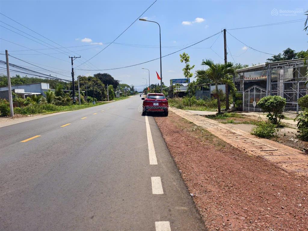 Bán lô đất ngay gần chợ, quốc lộ 20, đường ô tô
