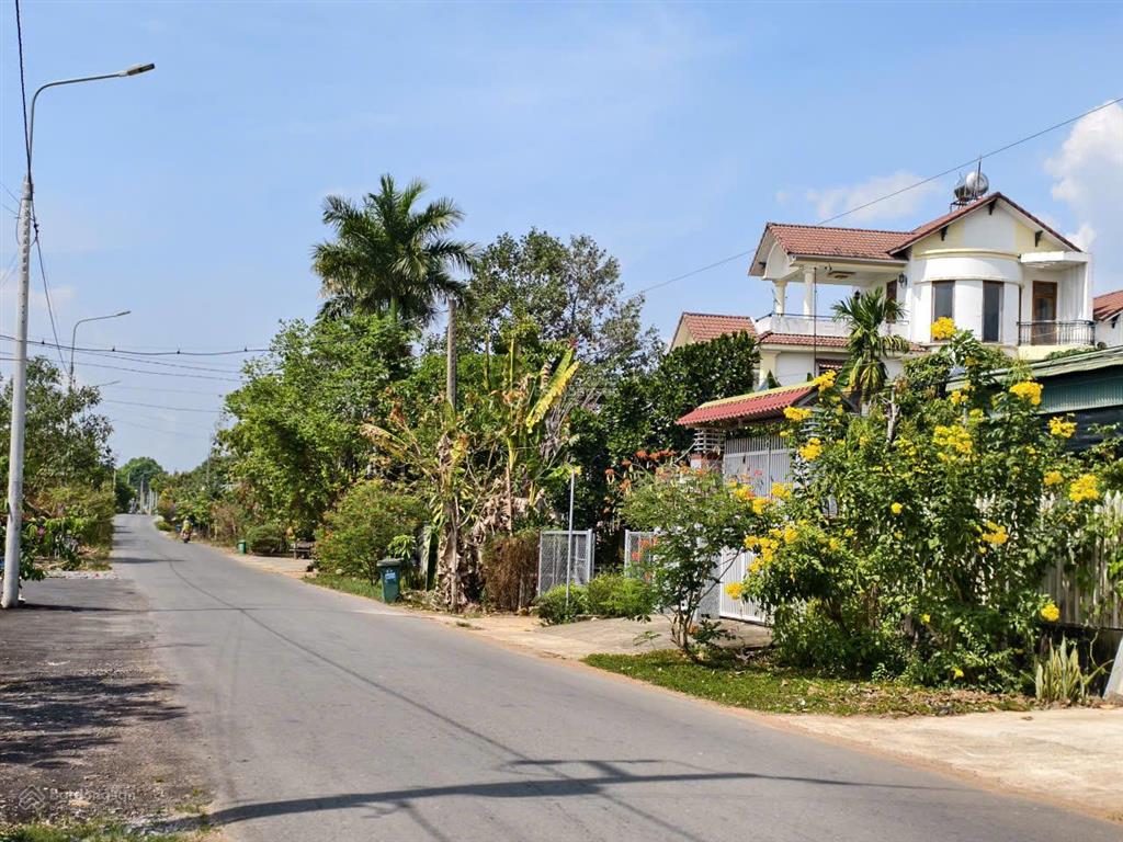 Bán lô đất ngay gần chợ, quốc lộ 20, đường ô tô