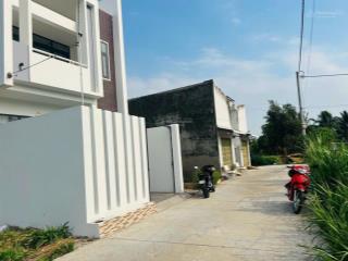 Bán nhanh lô gốc thổ cư đường bê tông ô tô vi vu, ngay trung tâm khu dân cư, sổ hồng riêng