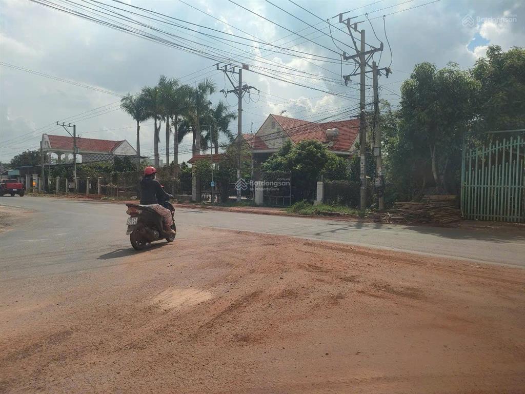 Đất mặt tiền nhựa 10m, trung tâm dân cư  472m² có thổ cư  sổ hồng riêng sang tên ngay.
