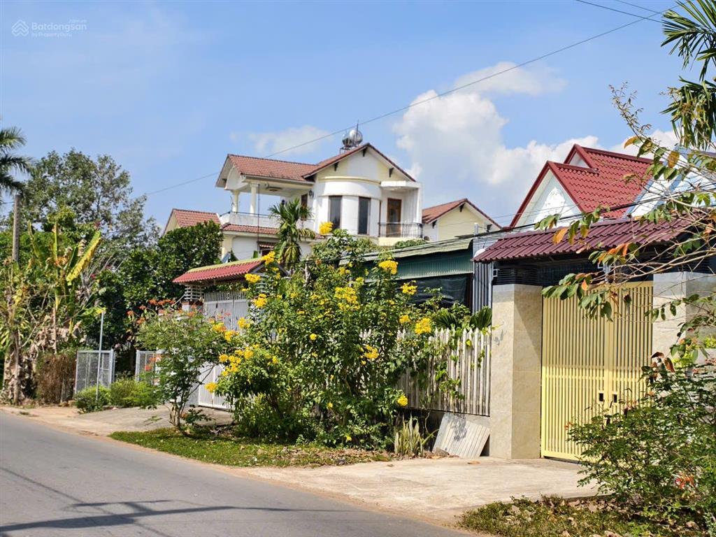 Đất nền trung tâm định quán sổ sẵn thổ cư giá chỉ 3tr/m2