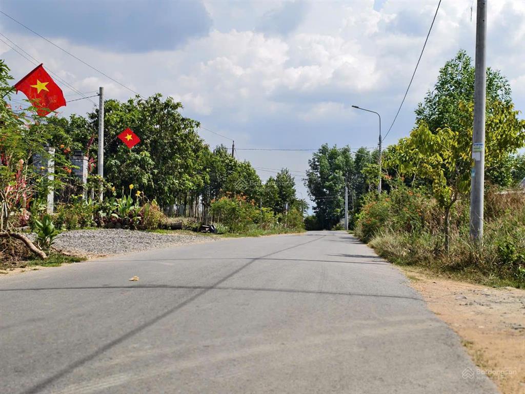 Chính chủ bán 200m² đất la ngà, định quán  cách ql20 40m  sổ hồng vuông vức