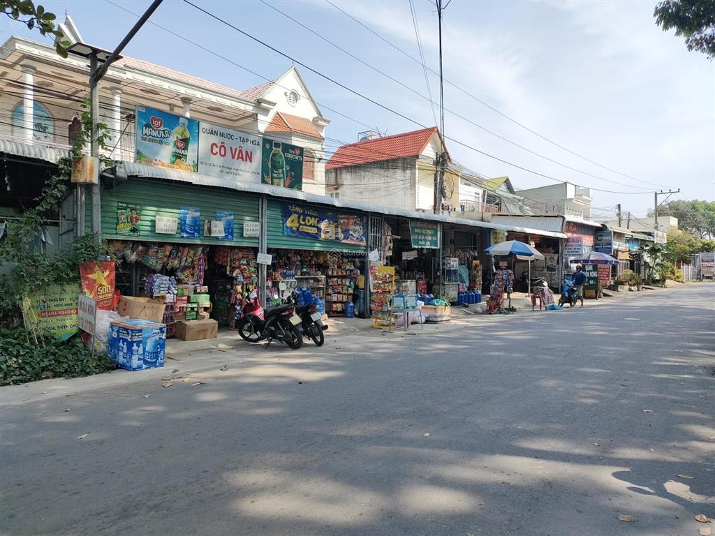 Chốt nhanh lô đất đẹp định quán  sổ hồng sẵn  đường 2 xe tải  560 triệu bao thuế