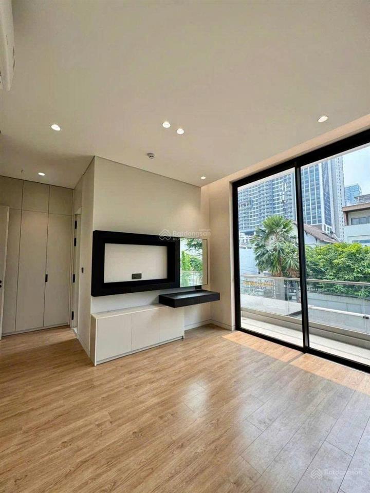 Cho thuê villa hiện đại đường 12 thảo điền, 500m2, chỉ 100 triệu/tháng