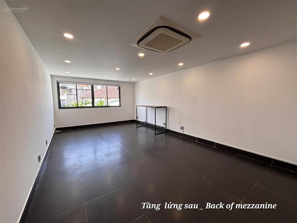 Cho thuê văn phòng mặt tiền nguyễn văn hưởng, 1 hầm 4 lầu,thang máy, máy lạnh,dtsd hơn 500m2, 130tr