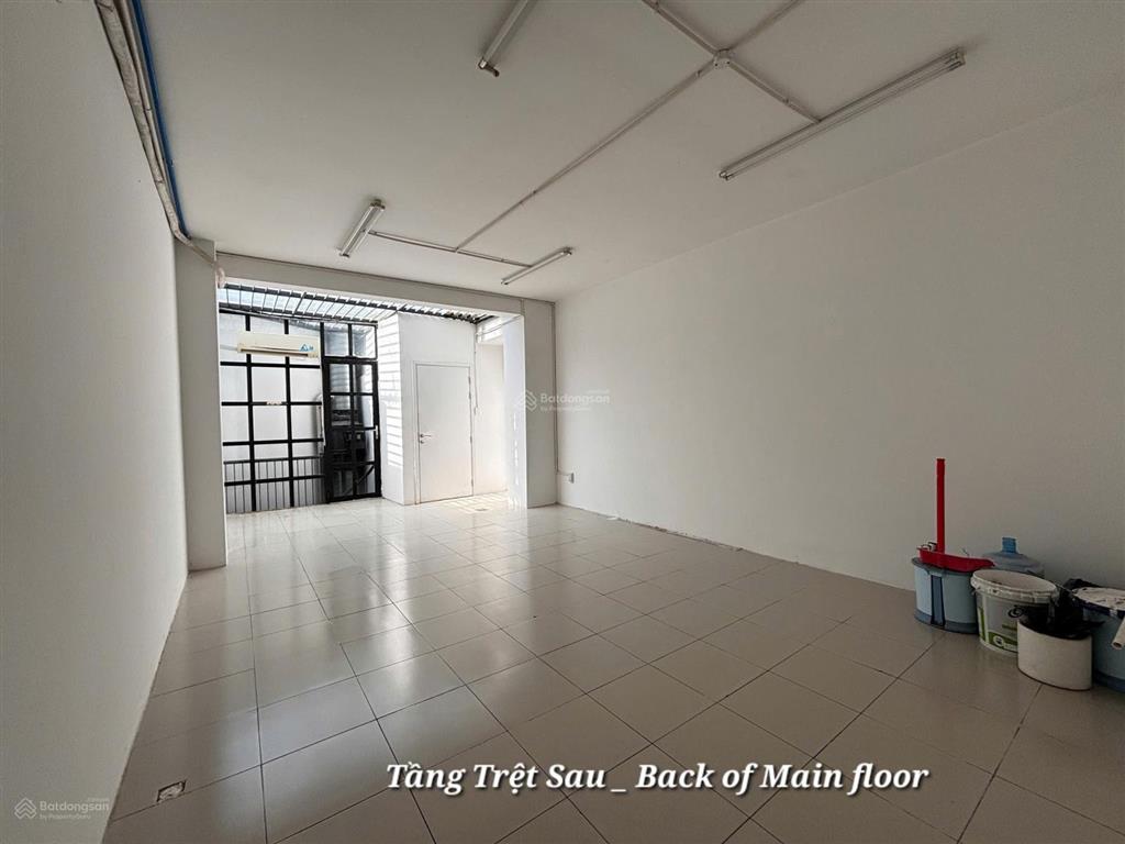 Cho thuê văn phòng mặt tiền nguyễn văn hưởng, 1 hầm 4 lầu,thang máy, máy lạnh,dtsd hơn 500m2, 130tr