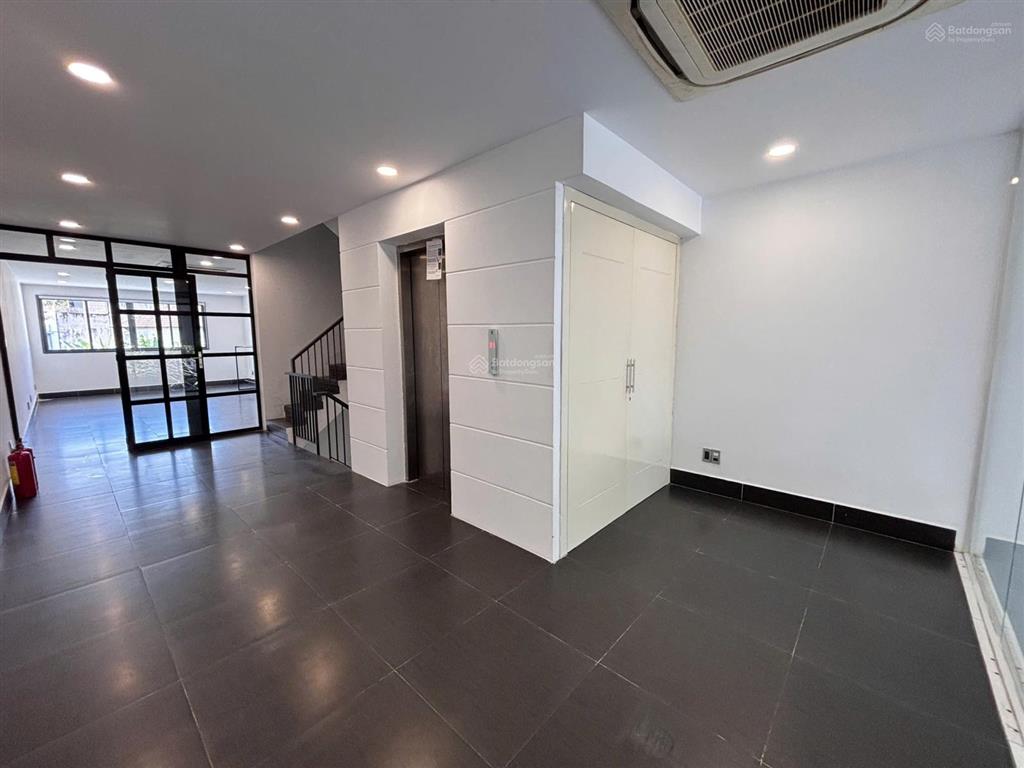 Cho thuê văn phòng mặt tiền nguyễn văn hưởng, 1 hầm 4 lầu,thang máy, máy lạnh,dtsd hơn 500m2, 130tr