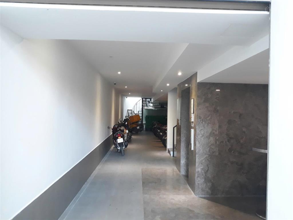 Cho thuê văn phòng mặt tiền nguyễn văn hưởng, 1 hầm 4 lầu,thang máy, máy lạnh,dtsd hơn 500m2, 130tr