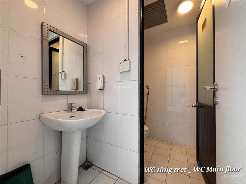 Cho thuê văn phòng mặt tiền nguyễn văn hưởng, 1 hầm 4 lầu,thang máy, máy lạnh,dtsd hơn 500m2, 130tr