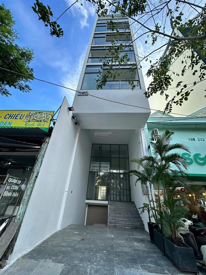 Cho thuê văn phòng mặt tiền nguyễn văn hưởng, 1 hầm 4 lầu,thang máy, máy lạnh,dtsd hơn 500m2, 130tr