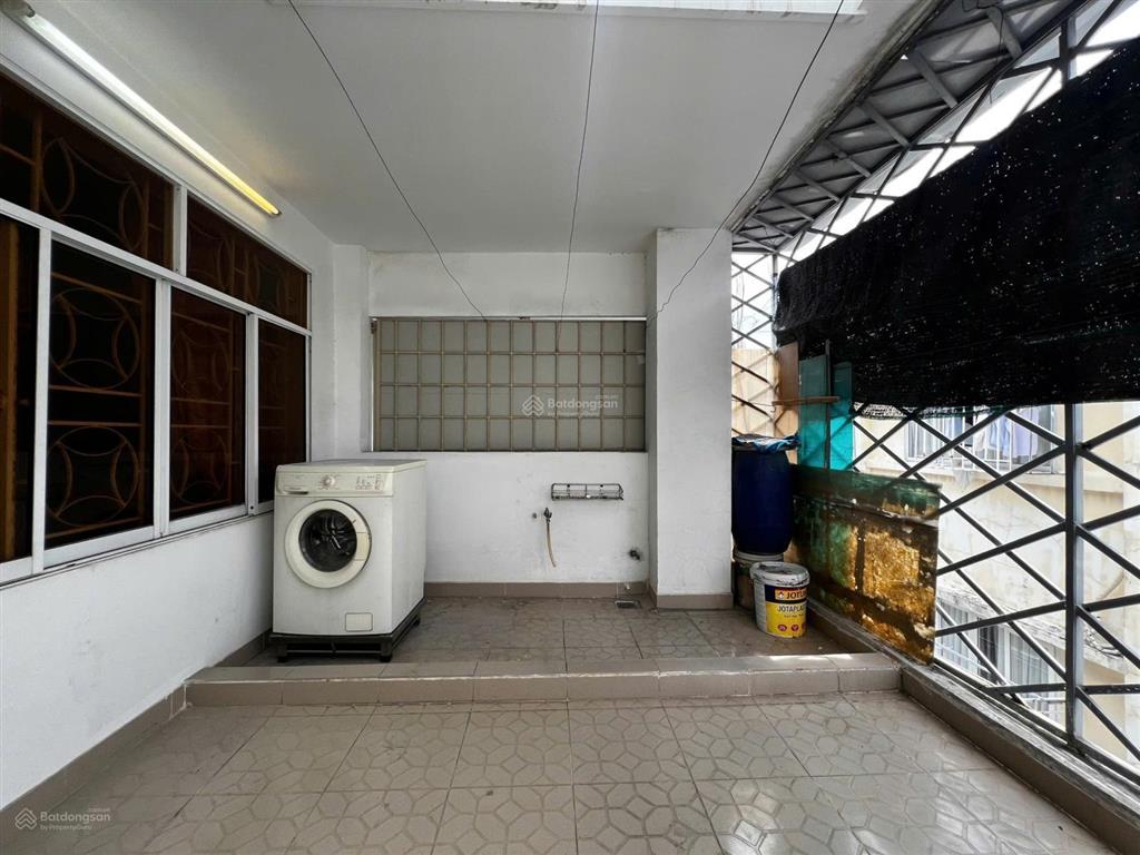 Cho thuê nhà sau siêu thị metro, 4 lầu, dtsd 300m2, full nội thất, làm vp hoặc kinh doanh, chỉ 32tr