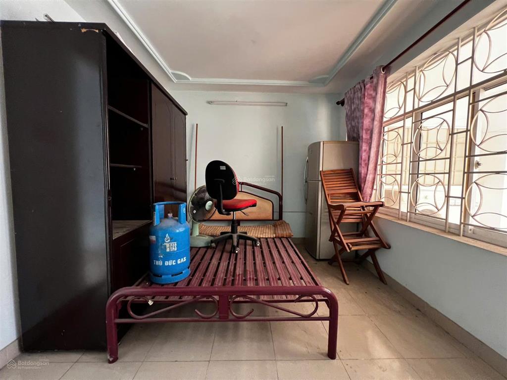 Cho thuê nhà sau siêu thị metro, 4 lầu, dtsd 300m2, full nội thất, làm vp hoặc kinh doanh, chỉ 32tr
