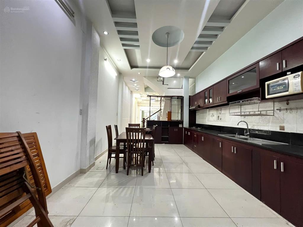 Cho thuê nhà sau siêu thị metro, 4 lầu, dtsd 300m2, full nội thất, làm vp hoặc kinh doanh, chỉ 32tr