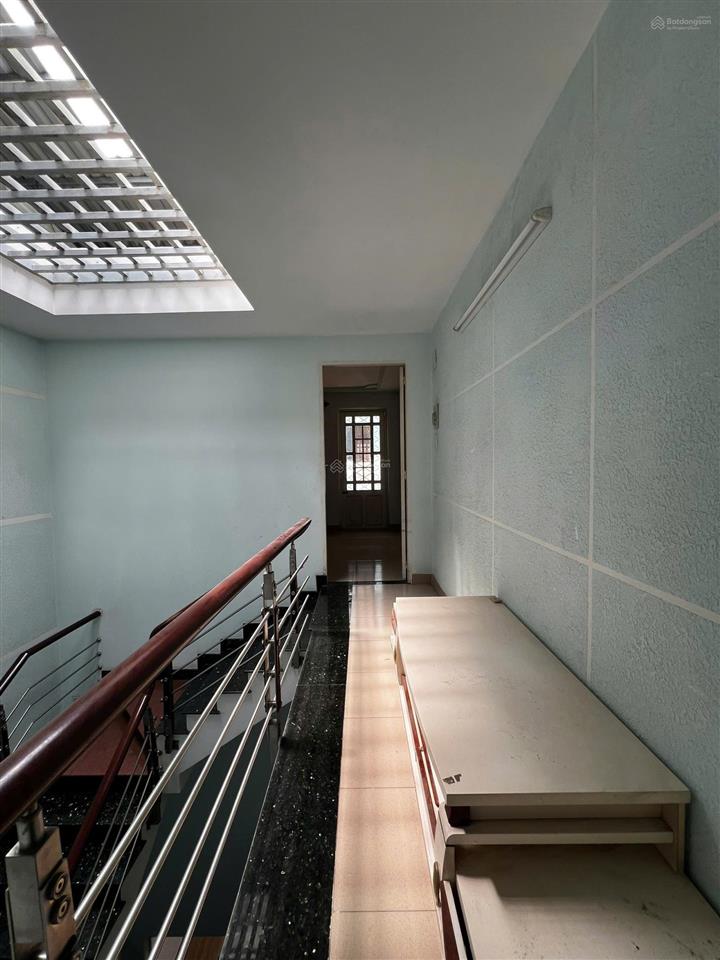 Cho thuê nhà sau siêu thị metro, 4 lầu, dtsd 300m2, full nội thất, làm vp hoặc kinh doanh, chỉ 32tr