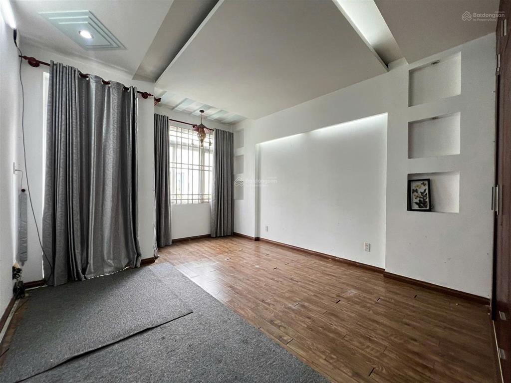 Cho thuê nhà sau siêu thị metro, 4 lầu, dtsd 300m2, full nội thất, làm vp hoặc kinh doanh, chỉ 32tr