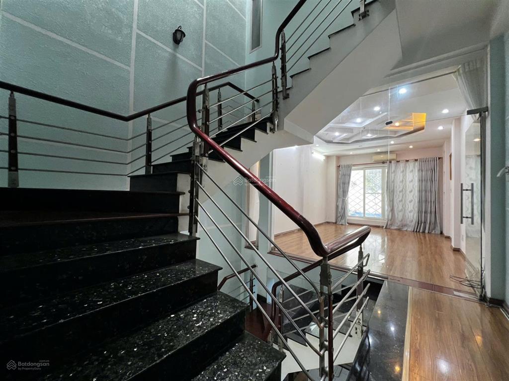 Cho thuê nhà sau siêu thị metro, 4 lầu, dtsd 300m2, full nội thất, làm vp hoặc kinh doanh, chỉ 32tr