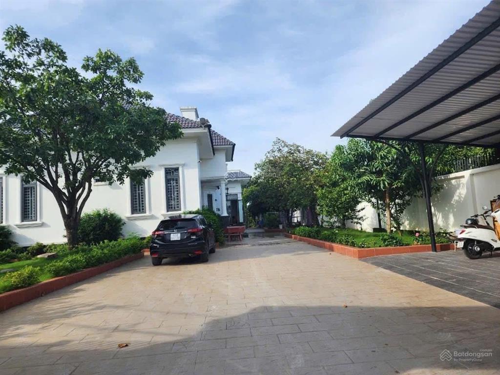 Bán gấp căn biệt thự sân vườn 25x31m. diện tích 773m2. giá 1,9 tỷ. gần bệnh viện nhi đồng. sổ riêng
