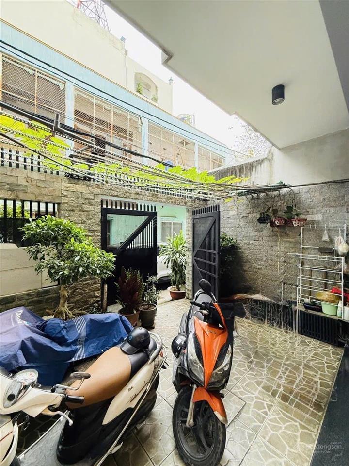 Bán gấp nhà 2 lầu (6x20m), giá 1,2 tỷ. hẻm đường nguyễn thời trung, quận 5. nhà đang cho thuê 15tr.