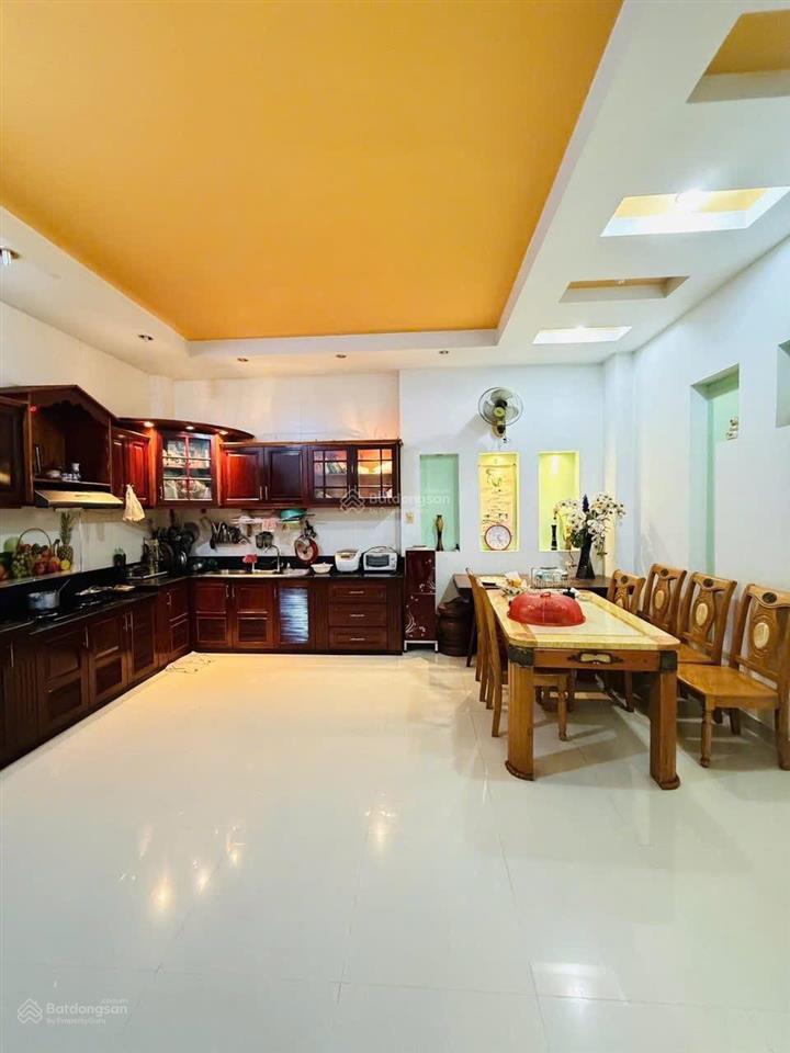 Bán gấp nhà 2 lầu (6x20m), giá 1,2 tỷ. hẻm đường nguyễn thời trung, quận 5. nhà đang cho thuê 15tr.