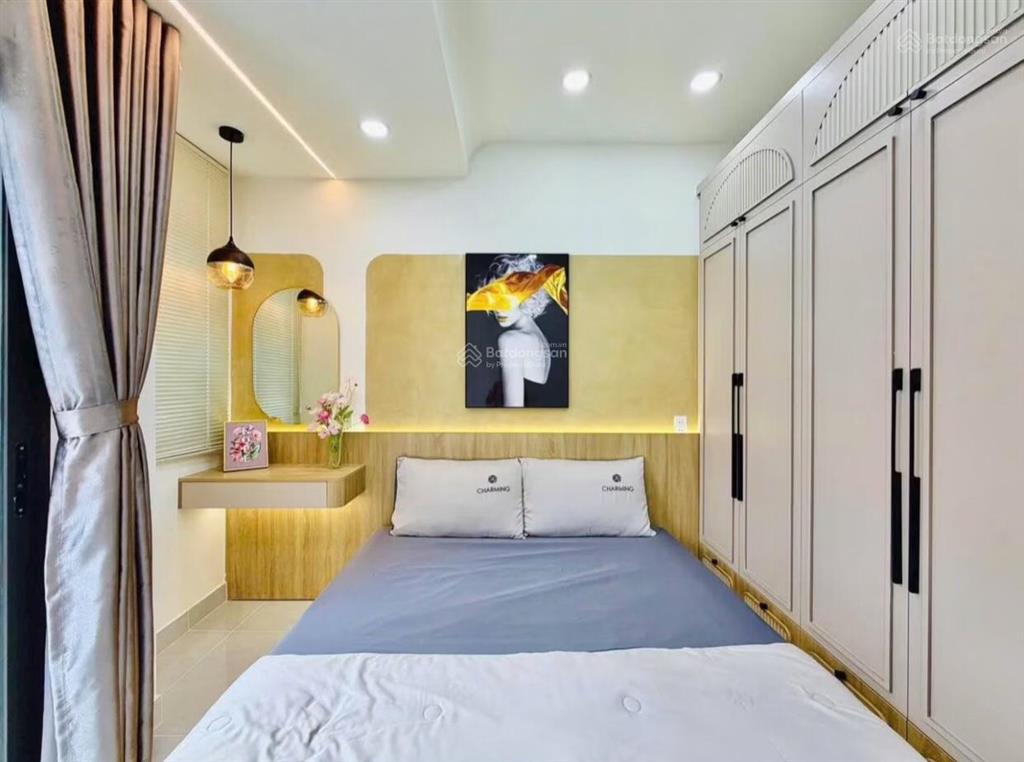 Thanh lý nhà 2 lầu 4,3x12m, đường nguyễn thời trung. giá 1,35 tỷ. gần bệnh viện nguyễn tri phương