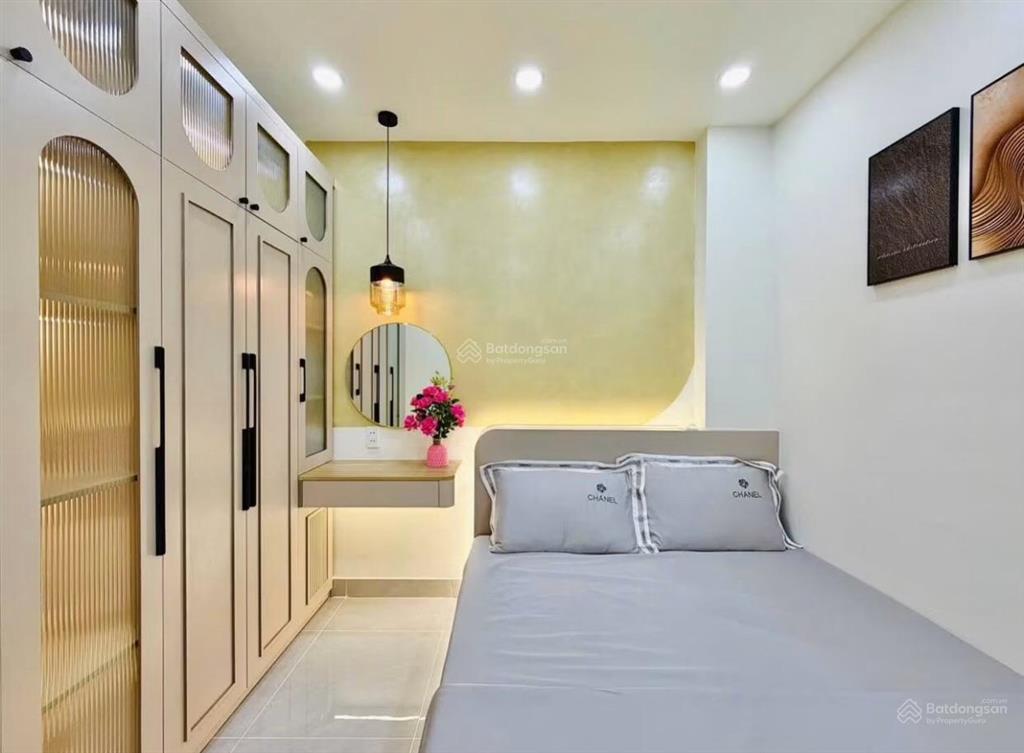 Thanh lý nhà 2 lầu 4,3x12m, đường nguyễn thời trung. giá 1,35 tỷ. gần bệnh viện nguyễn tri phương