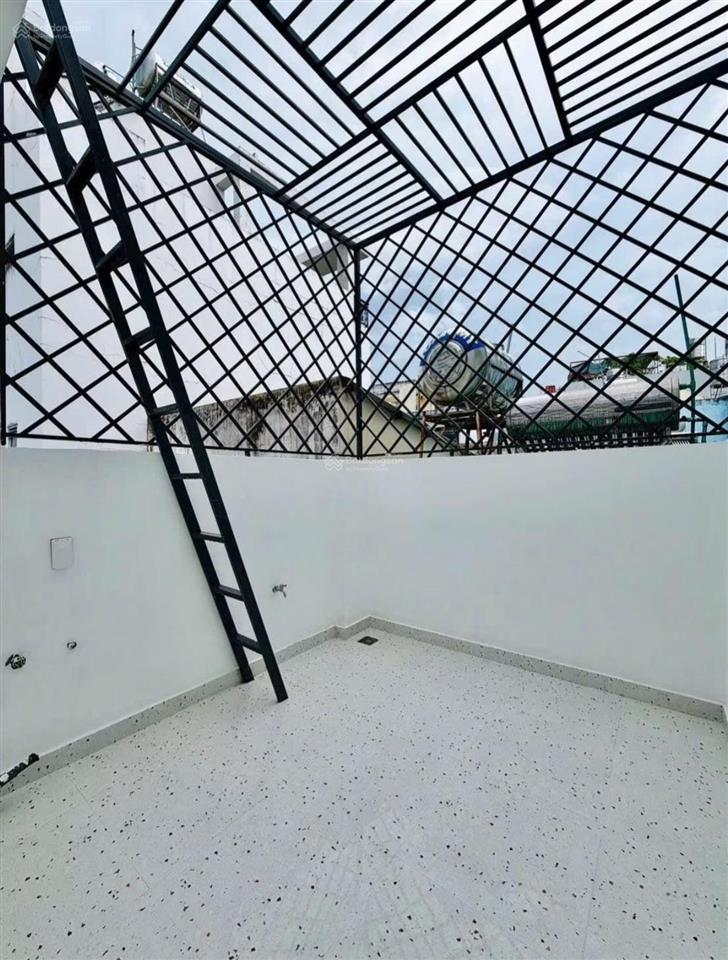 Thanh lý nhà 2 lầu 4,3x12m, đường nguyễn thời trung. giá 1,35 tỷ. gần bệnh viện nguyễn tri phương