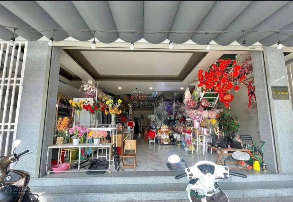 Nhà mặt tiền kinh doanh 10x22m  ngay chợ phú lạc  sổ hồng riêng  đang cho thuê 25tr/th
