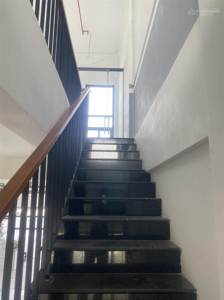 Cho thuê shophouse 120m2 (1 trệt + 1 lầu) vừa ở vừa kinh doanh. ngay q9 kế bên q2