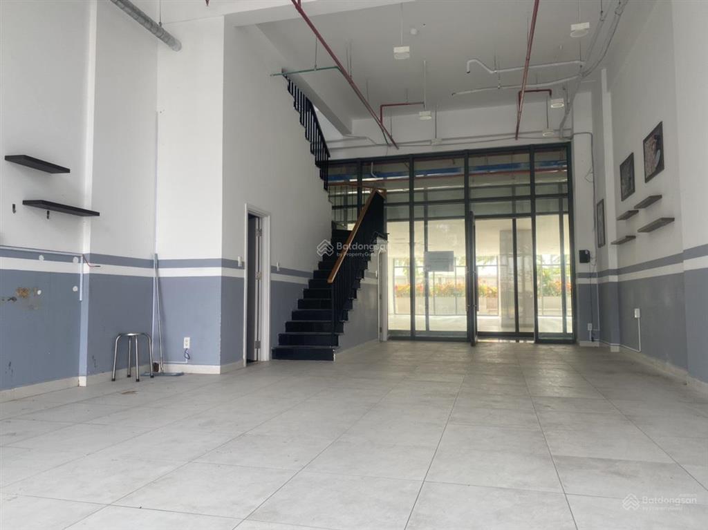Cho thuê shophouse 120m2 (1 trệt + 1 lầu) vừa ở vừa kinh doanh. ngay q9 kế bên q2