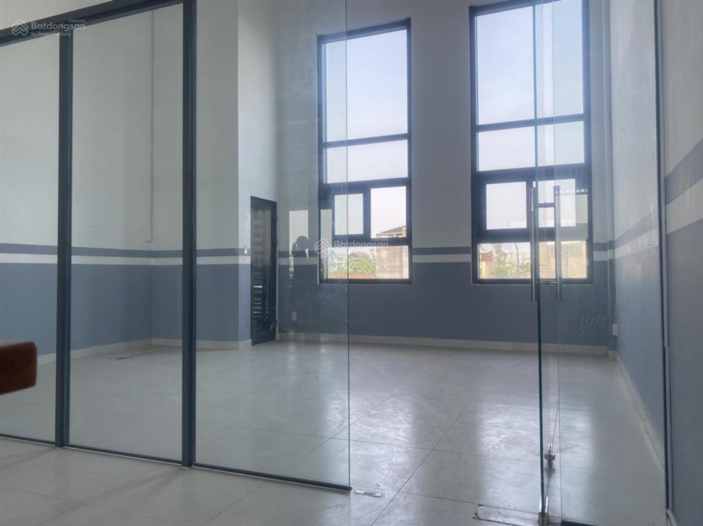 Cho thuê shophouse 120m2 (1 trệt + 1 lầu) vừa ở vừa kinh doanh. ngay q9 kế bên q2