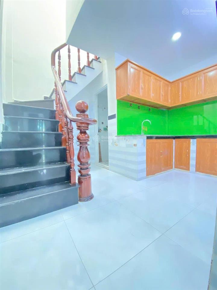 Bán nhà vi bằng ,4x13m ,1 trệt 1 lửng đúc ,1 xẹc trần thị bốc,hóc môn