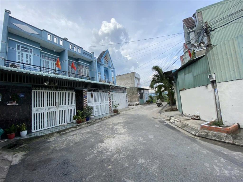 Bán gấp nhà trống đường nhựa 114m 1 trệt 1 lầu sổ hồng riêng 2/ngắn tô ký, hóc môn