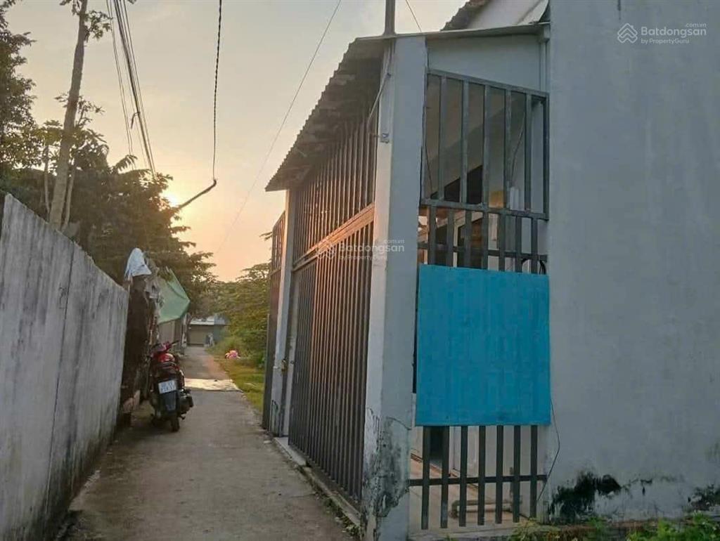 Chủ ngộp cần bán nhà shr ,5x12m ,giá 3 tỷ, 1/ đường song hành, xã hóc môn