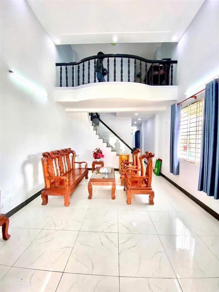 Nhà rẻshr 4x17m, giá 3tỷ150 có hỗ trợ ngân hàng, đường phạm thị giây, giáp q12