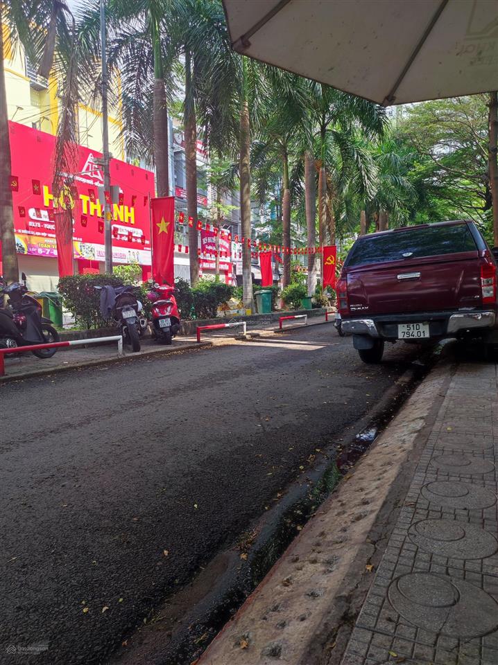 Nhà đẹp  đường nguyễn văn quá  sổ riêng  nhà 3 tầng ( ngang 5m )  giá còn thương lượng