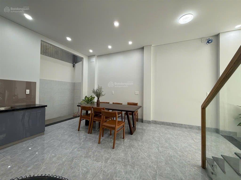 Nhà đẹp  đường nguyễn văn quá  sổ riêng  nhà 3 tầng ( ngang 5m )  giá còn thương lượng