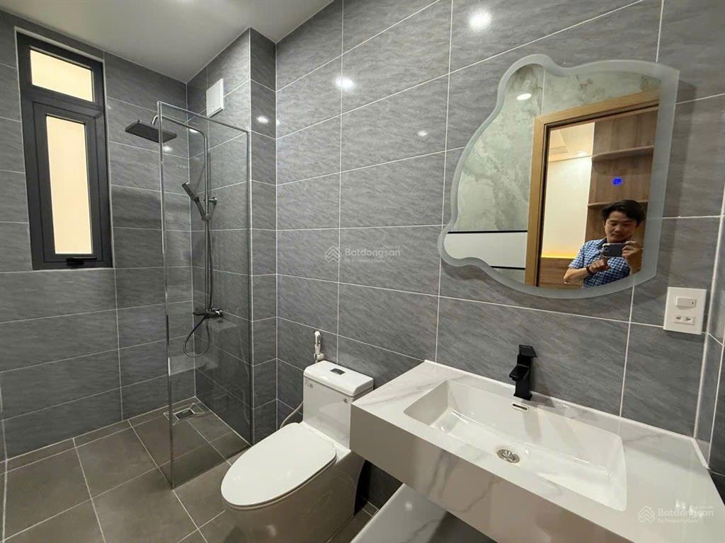 Nhà đẹp  đường nguyễn văn quá  sổ riêng  nhà 3 tầng ( ngang 5m )  giá còn thương lượng