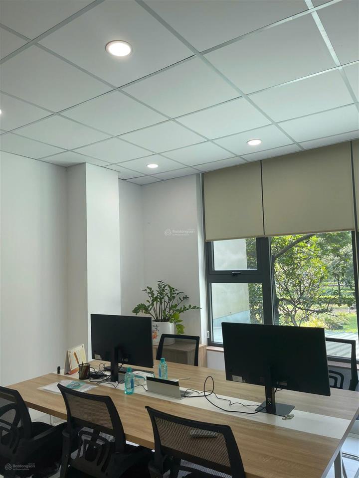 Chính chủ cho thuê văn phòng 50m2 đẹp mặt tiền đường bạch đằng tân bình, view công viên thoáng mát