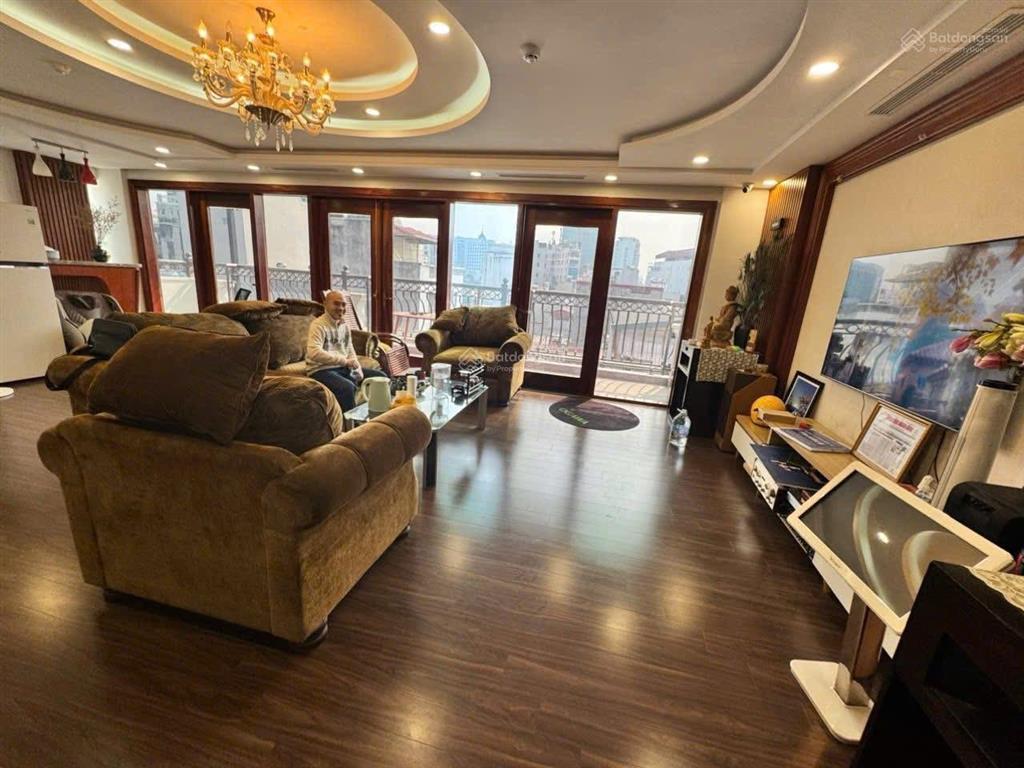 Bán nhà phân lô ô tô hoàng cầu  đống đa 74/84m2, 8 tầng, lô góc, mt 7m, giá chào 35 tỷ