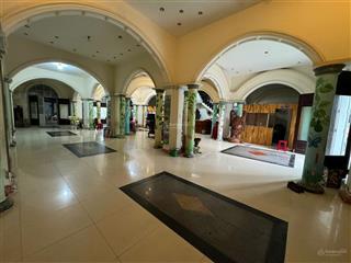 Nhà biệt thự kiến trúc tân cổ điển điển, dt 805m , mt 20m ,đường 15m ,thích hợp nghĩ dưỡng. vvv