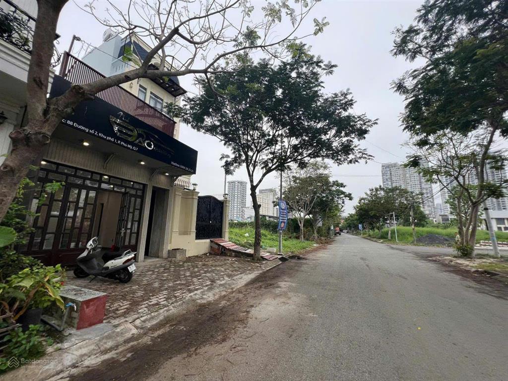 Đất mặt tiền đường 12m  gần khu cảnh viên phú mỹ hưng  hiếm giá tốt , hơn 100m2 , chỉ 13.6 tỷ.