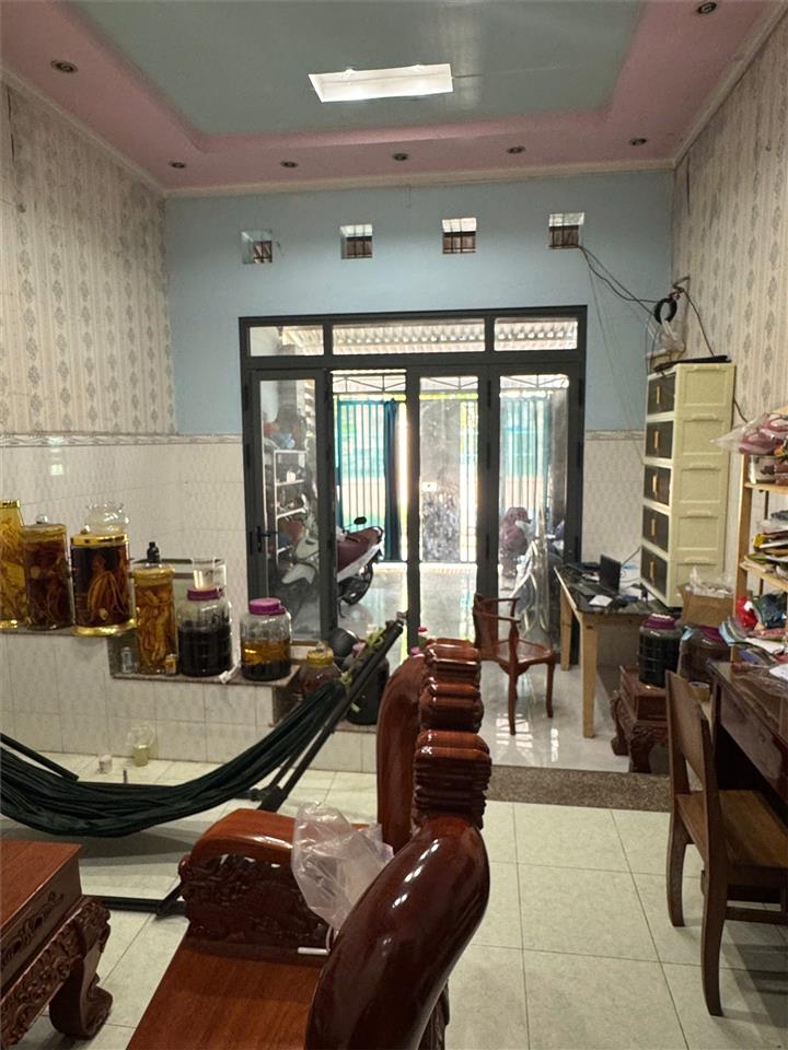 CHÍNH CHỦ - Cần Bán Nhanh Căn Nhà 84,4m2 Trục Chính Sau Lưng Đền Thờ Phạm Hùng, Xã Long