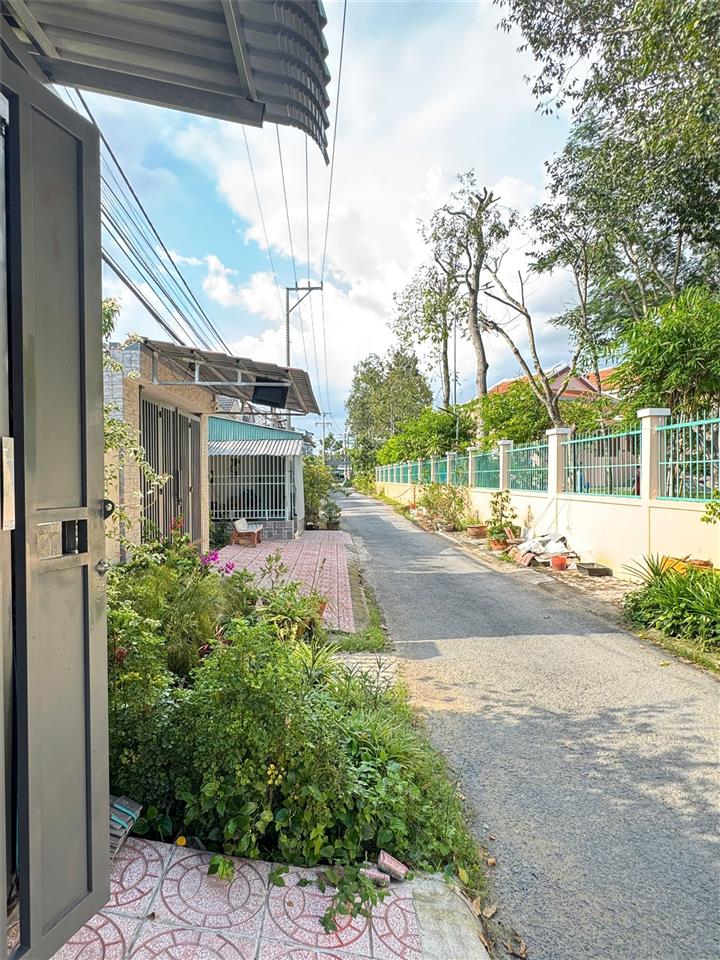 CHÍNH CHỦ - Cần Bán Nhanh Căn Nhà 84,4m2 Trục Chính Sau Lưng Đền Thờ Phạm Hùng, Xã Long