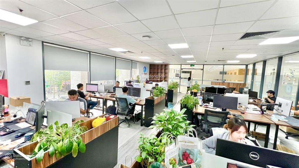 Cđt cho thuê văn phòng comatce tower  61 nguỵ như kon tum. diện tích 260m2 sẵn nội thất, vào luôn