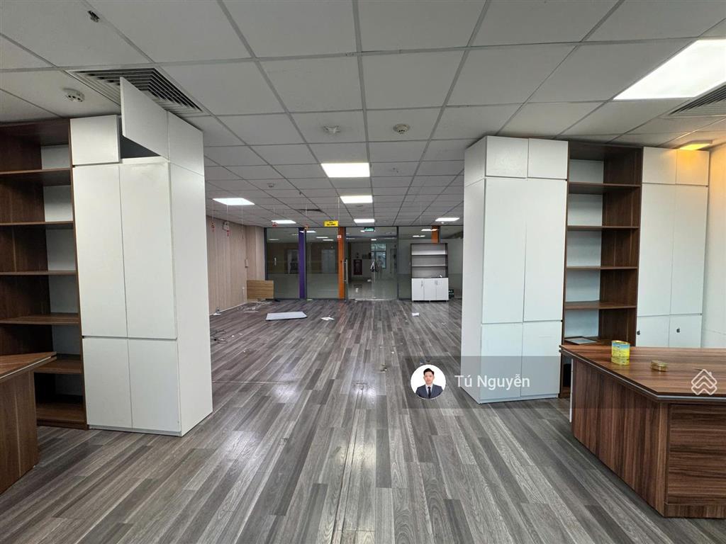 Cđt cho thuê văn phòng comatce tower  61 nguỵ như kon tum. diện tích 260m2 sẵn nội thất, vào luôn