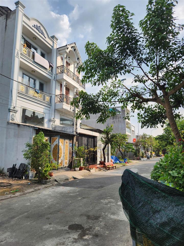 Chính chủ bán nhà gần chợ đại hải, xã bà điểm, 5x15m cn 75m2, 3 tầng. đường 12m có lề. 5.8 tỷ tl