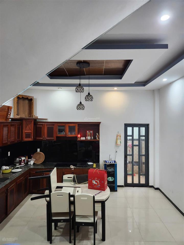 Chính chủ bán nhà gần chợ đại hải, xã bà điểm, 5x15m cn 75m2, 3 tầng. đường 12m có lề. 5.8 tỷ tl