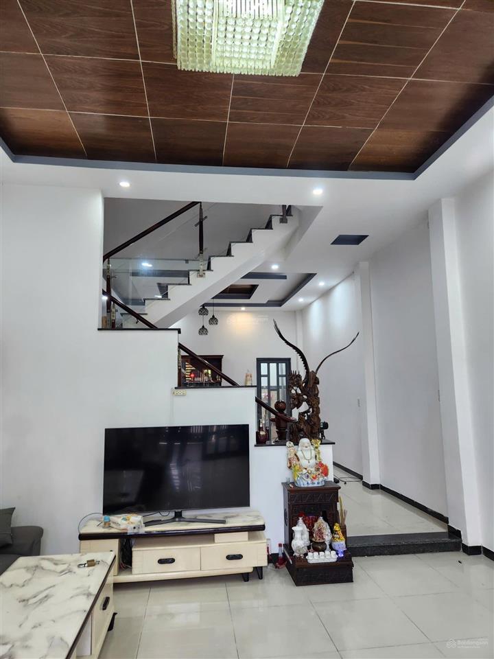 Chính chủ bán nhà gần chợ đại hải, xã bà điểm, 5x15m cn 75m2, 3 tầng. đường 12m có lề. 5.8 tỷ tl