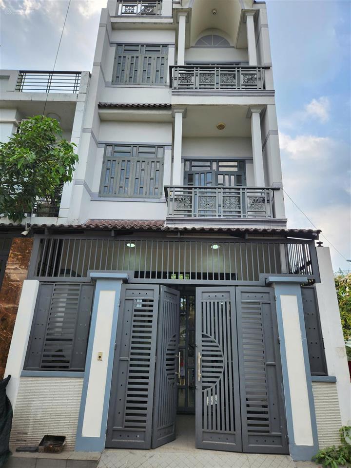 Chính chủ bán nhà gần chợ đại hải, xã bà điểm, 5x15m cn 75m2, 3 tầng. đường 12m có lề. 5.8 tỷ tl