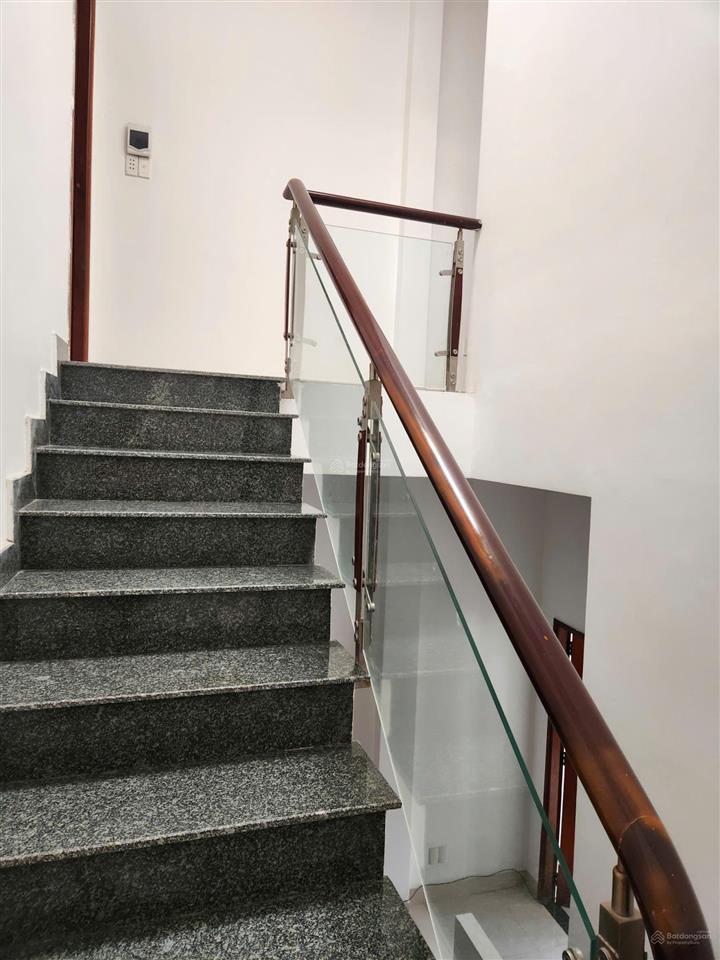 Chính chủ bán nhà gần chợ đại hải, xã bà điểm, 5x15m cn 75m2, 3 tầng. đường 12m có lề. 5.8 tỷ tl